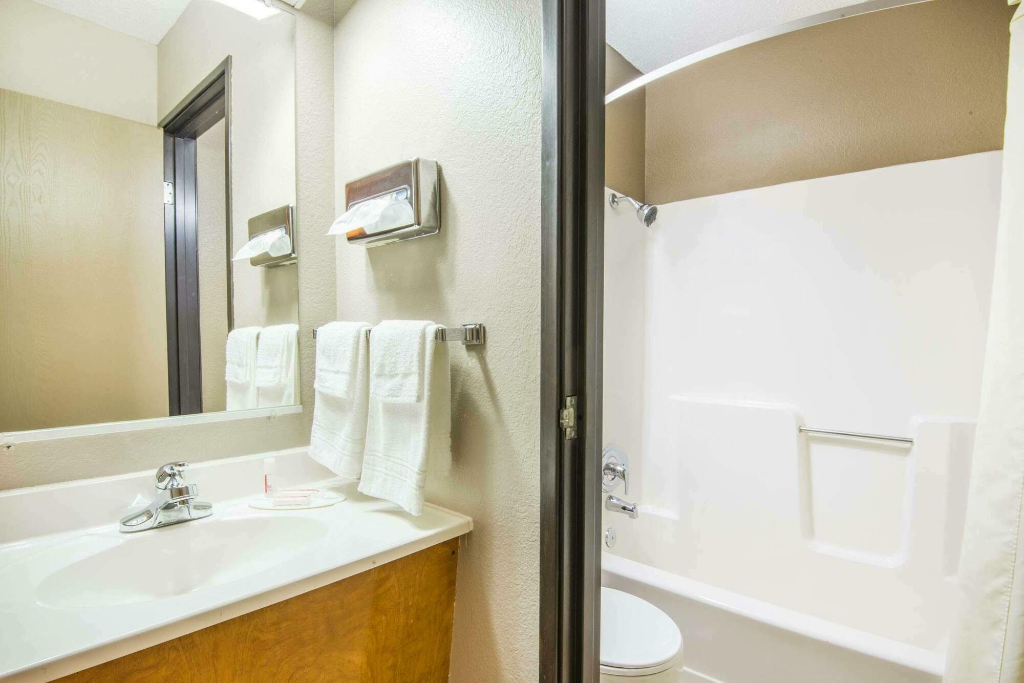 Super 8 By Wyndham Nevada Otel Dış mekan fotoğraf